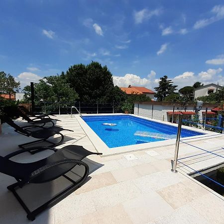 Apartment Hana With A Private Pool 马林斯卡 外观 照片