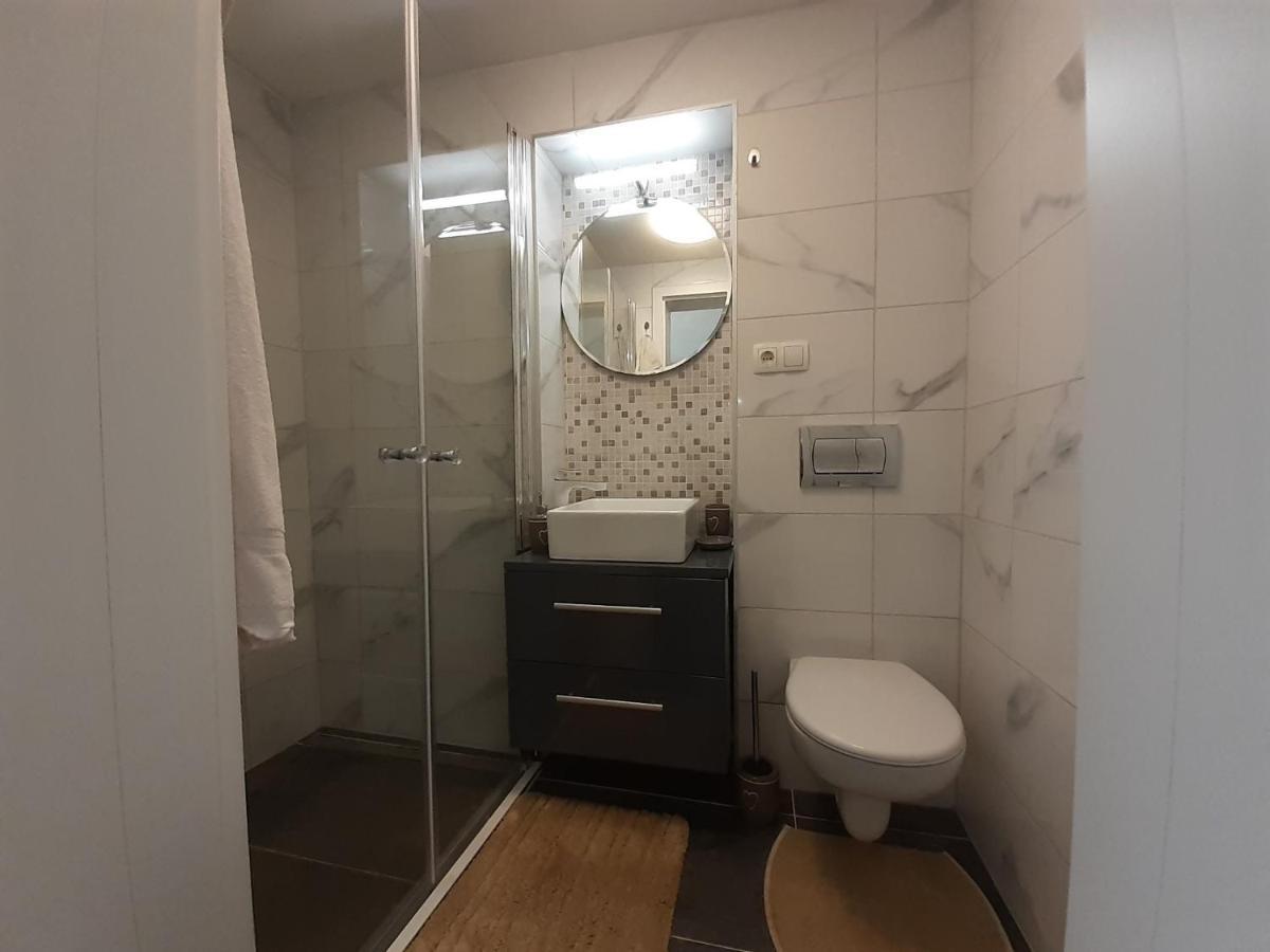 Apartment Hana With A Private Pool 马林斯卡 外观 照片